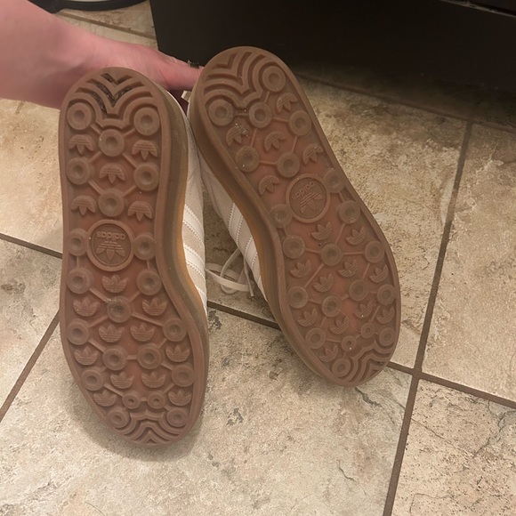 adidas Gazelle Sneakers in Cream and Blue - Picture 7 of 10